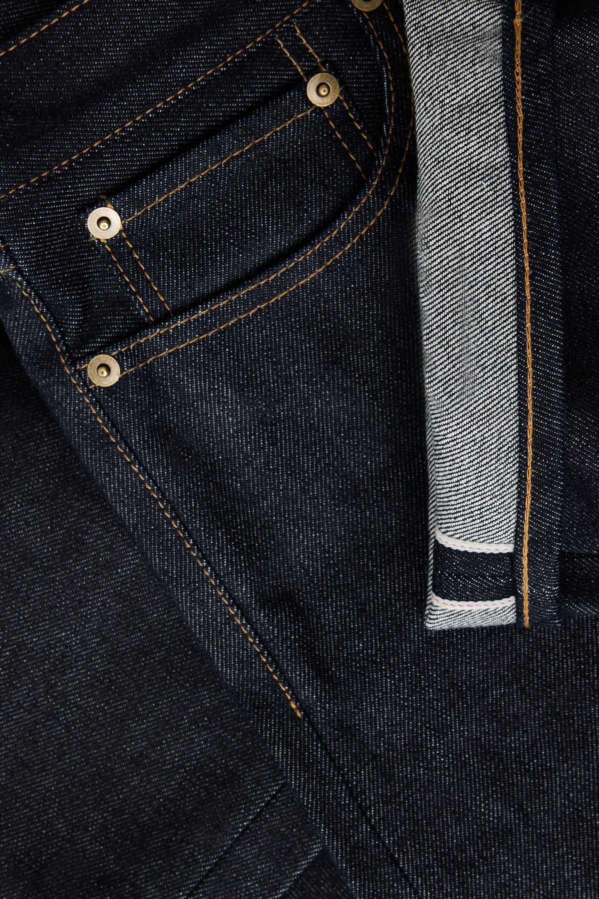 pantalon en jean selvedge indigo, denim japonais, coutures