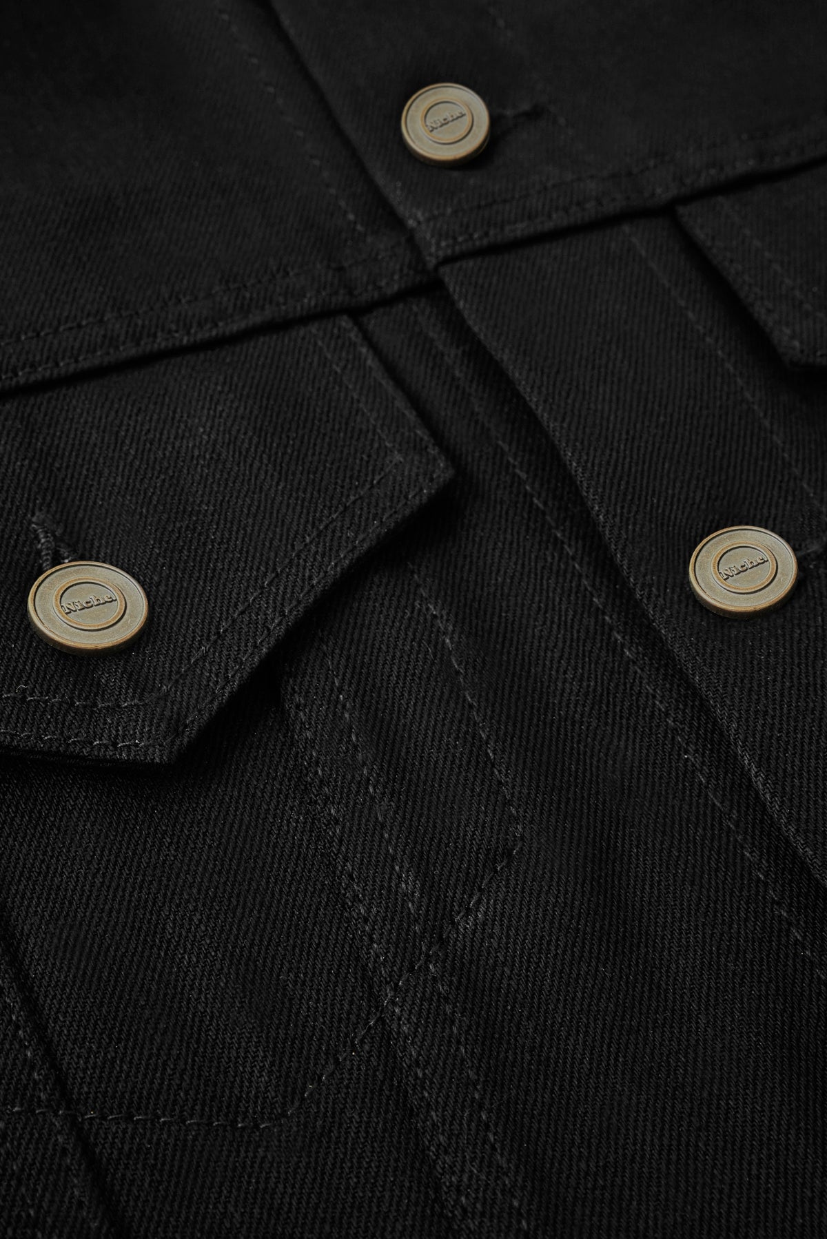 veste en jean selvedge noir en denim japonais, zoom boutons